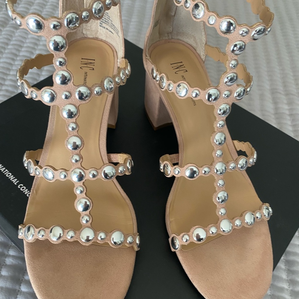Beautiful nude sandals, I wore them once